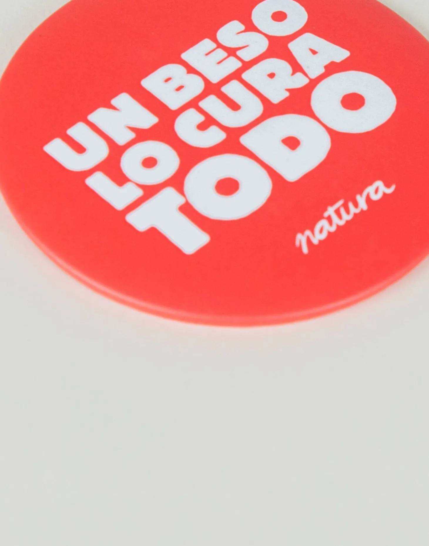 Natura Selection Papelería>Imán "un Beso Lo Cura Todo"